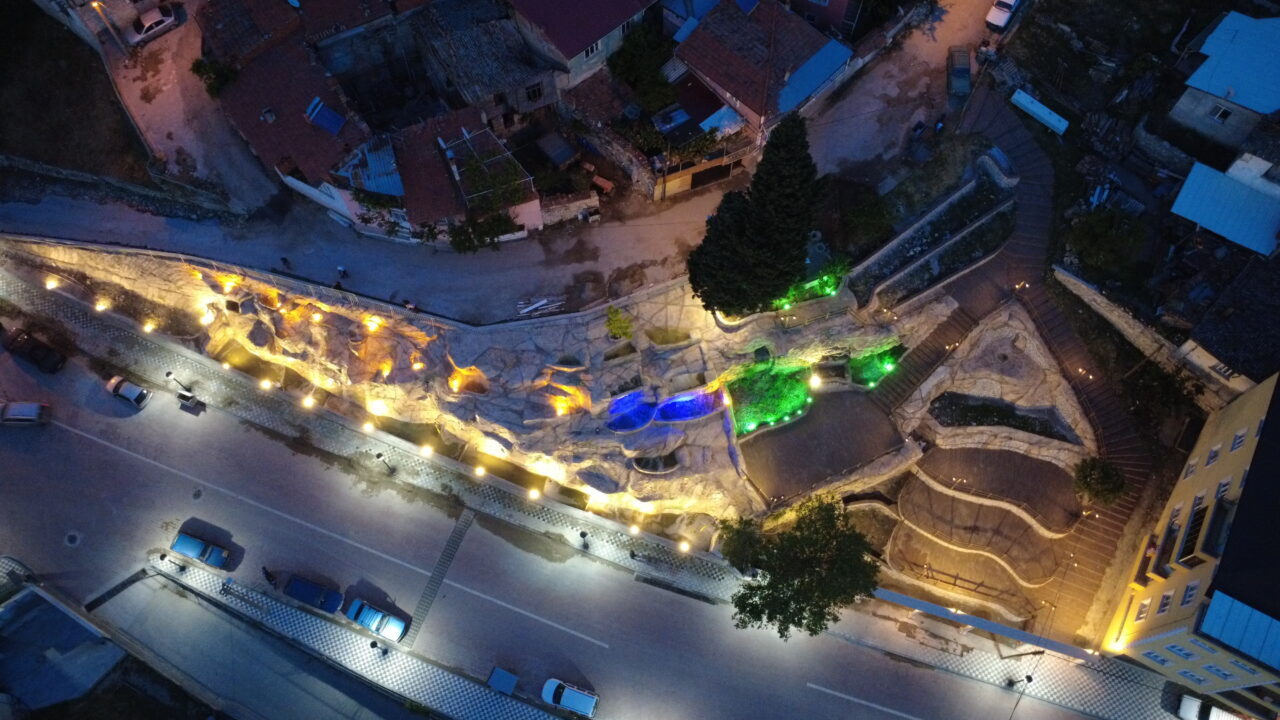Manisa’nın Demirci ilçesinde görüntü kirliliği oluşturan alan yürütülen çalışmalarla yapay