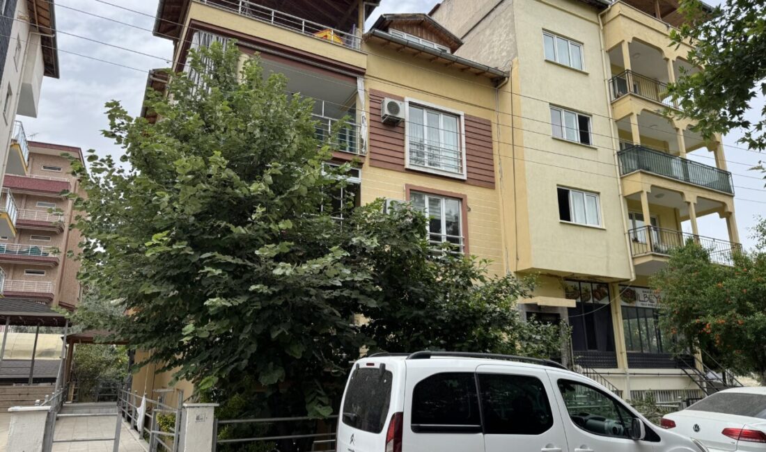 Denizli’nin Pamukkale ilçesinde günlük kiralanan evde kalanların görüntülerini gizlice kaydettiği