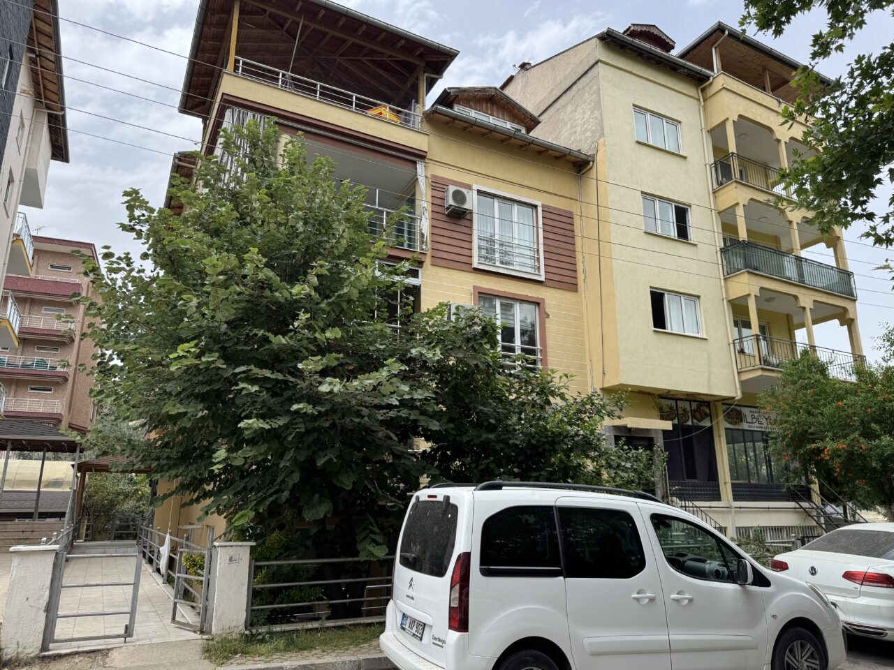Denizli’nin Pamukkale ilçesinde günlük kiralanan evde kalanların görüntülerini gizlice kaydettiği