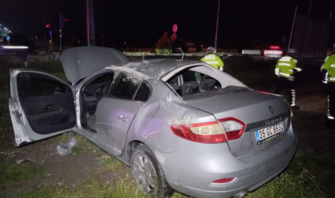 Manisa'nın Şehzadeler ilçesinde otomobilin beton bariyerlere çarparak devrilmesi sonucu sürücü