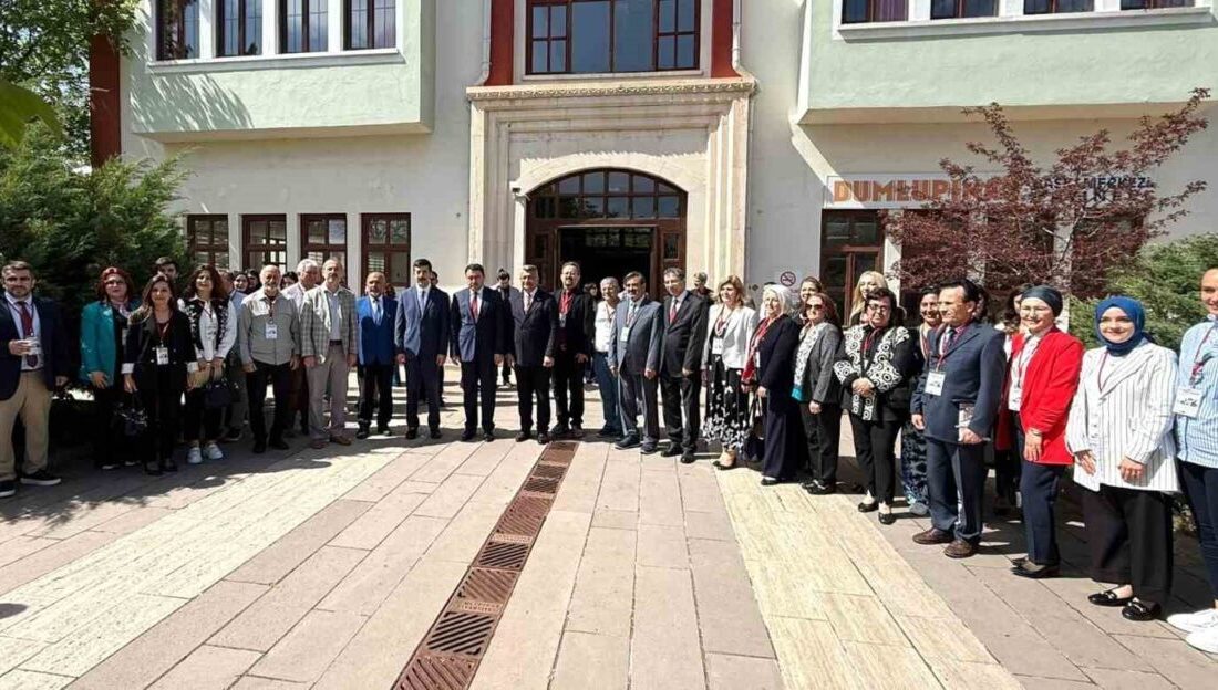Kütahya Dumlupınar Üniversitesi (DPÜ) ev sahipliğinde düzenlenen Ege Bölgesi Dilcileri