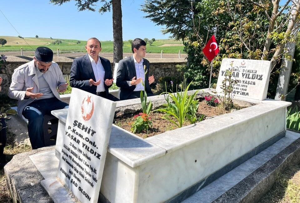 Dumlupınarlı şehit er Yaşar Yıldız dualarla anıldı Dumlupınarlı şehit P. Er Yaşar Yıldız şehadetinin 26. yıl dönümünde