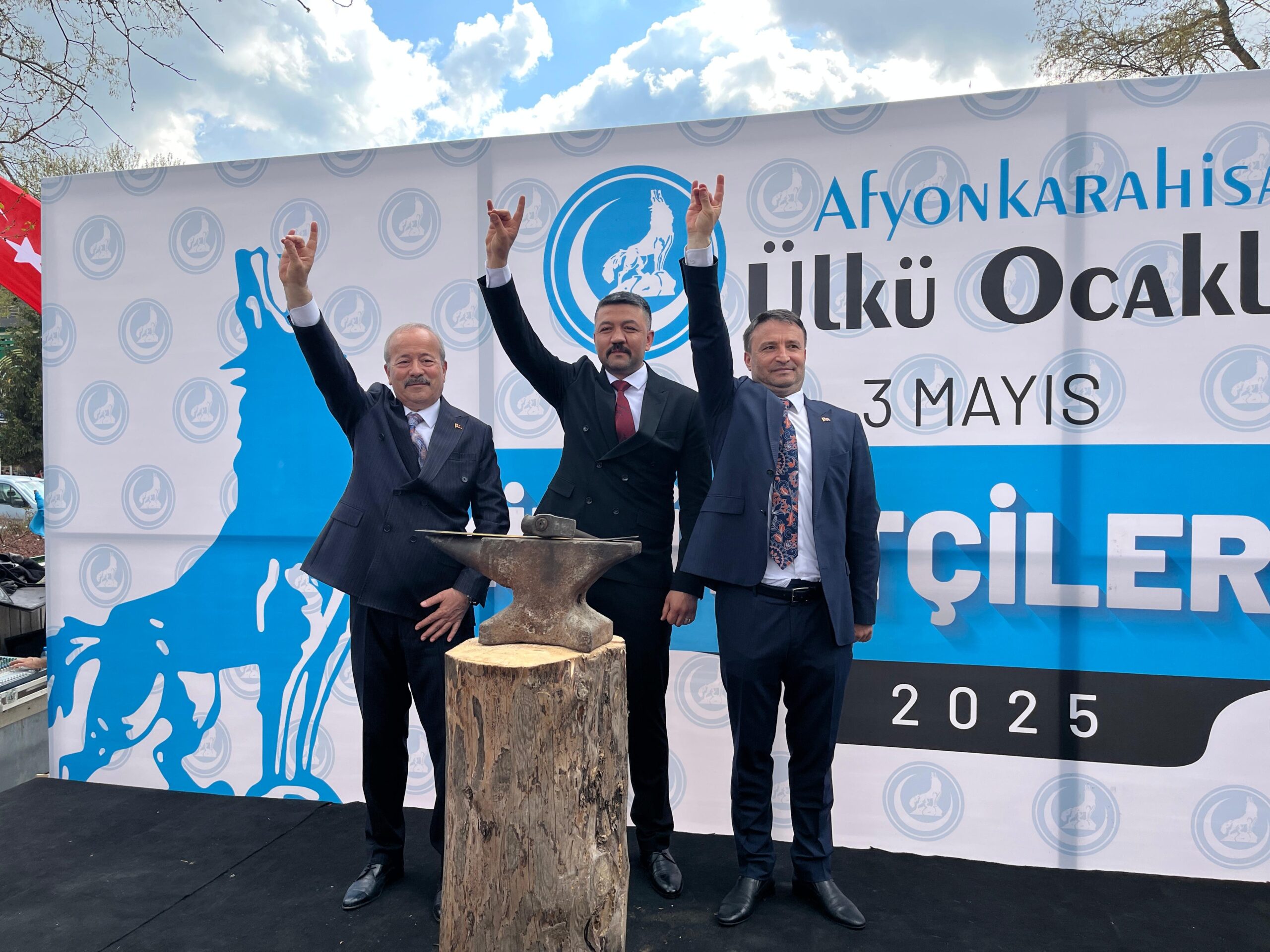 Afyonkarahisar, 3 Mayıs Türkçülük Günü'nü coşkulu bir yürüyüşle kutladı. Afyonkarahisar