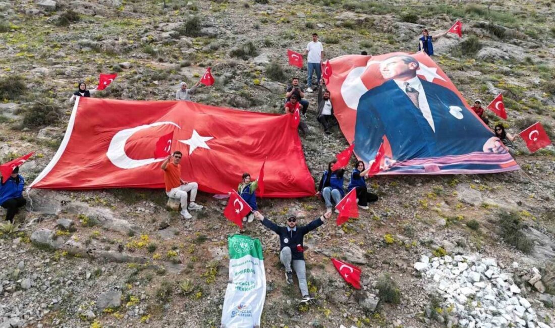 Afyonkarahisar Emirdağ Gençlik Merkezi, gönüllü gençlerle birlikte anlamlı bir çalışmaya