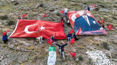 Afyonkarahisar Emirdağ Gençlik Merkezi, gönüllü gençlerle birlikte anlamlı bir çalışmaya
