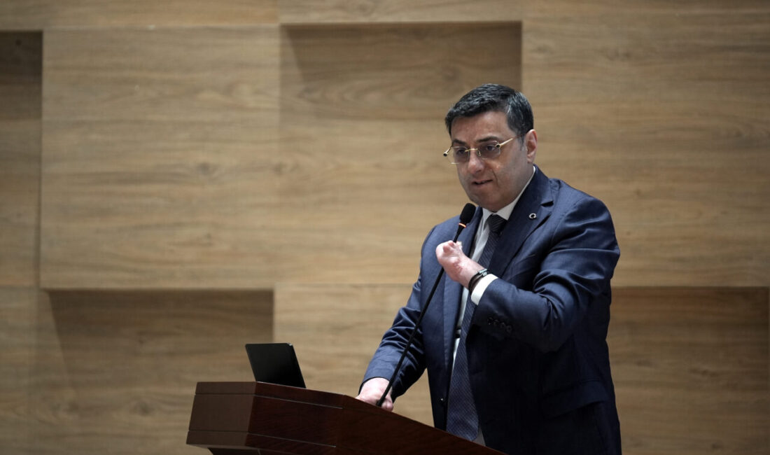 İzmir’de, bebekken buğday tarlasında çıkan yangında vücudunda kalıcı yanıklar oluşan