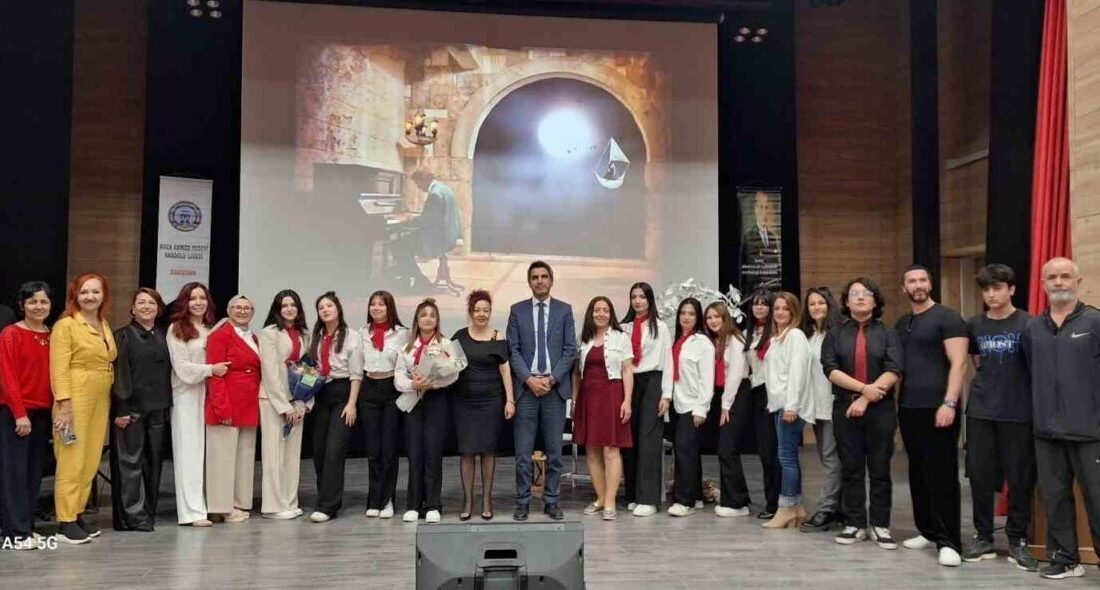 Eskişehir Hoca Ahmet Yesevi Anadolu Lisesi, öğretmen ve öğrencilerinin yıl