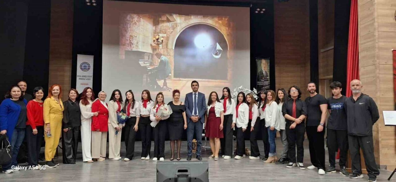 Eskişehir Hoca Ahmet Yesevi Anadolu Lisesi, öğretmen ve öğrencilerinin yıl