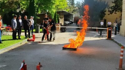 Eskişehir Valiliği personellerine yönelik yangın farkındalık eğitimi verdi. Eskişehir Valiliği,