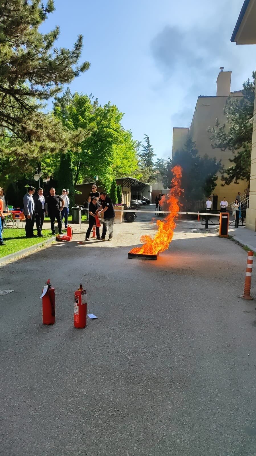 Eskişehir Valiliği personellerine yönelik yangın farkındalık eğitimi verdi. Eskişehir Valiliği,