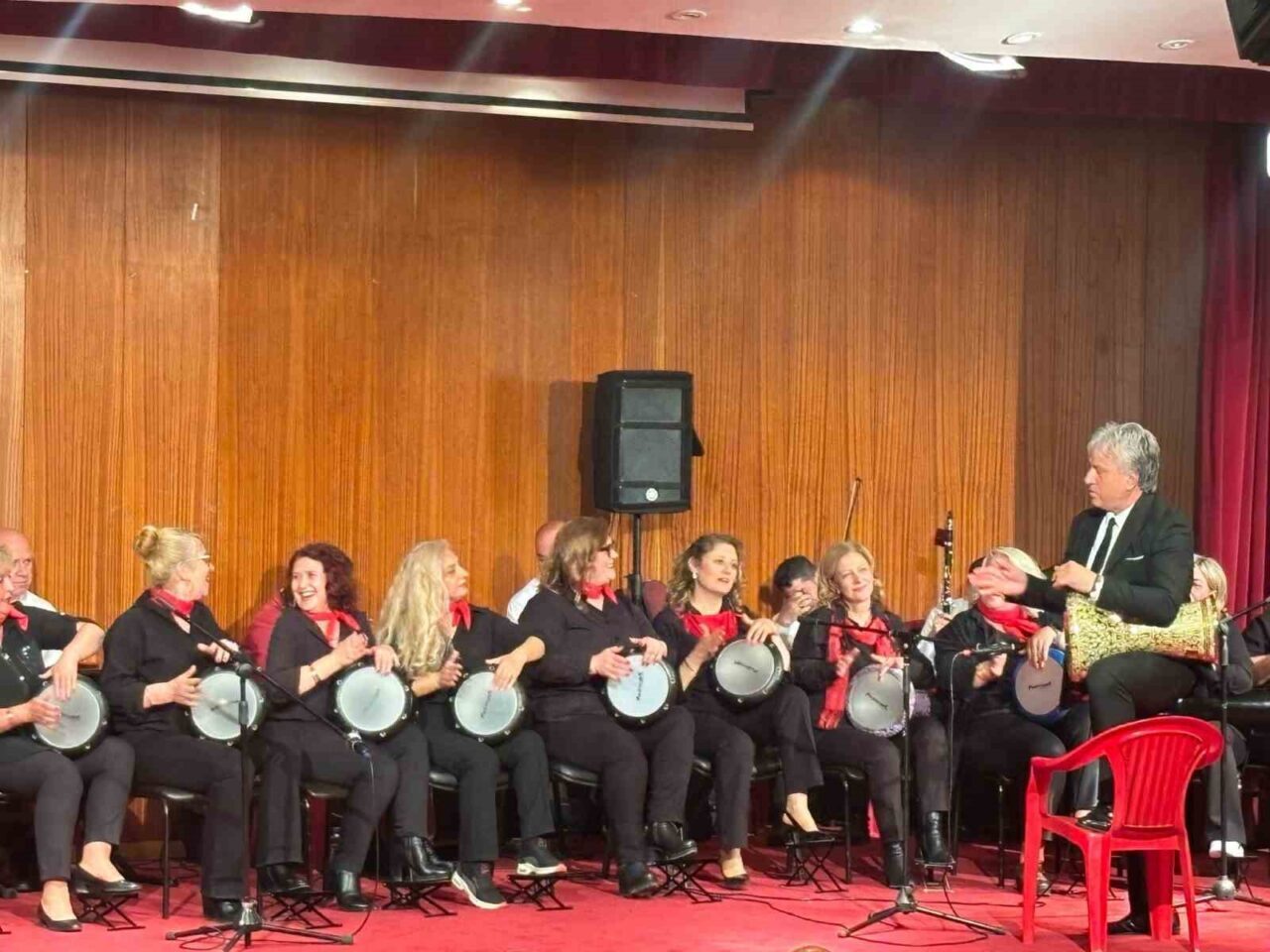 Eskişehir’de Taşbaşı Kırmızı Salon’da düzenlenen ‘Ritim Konseri’nde birbirinden güzel eserler
