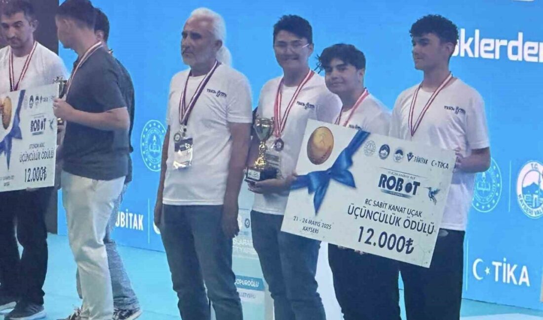 Kayseri’de düzenlenen 17. Uluslararası MEB Robot Yarışması’nda Eskişehirli öğrenciler önemli