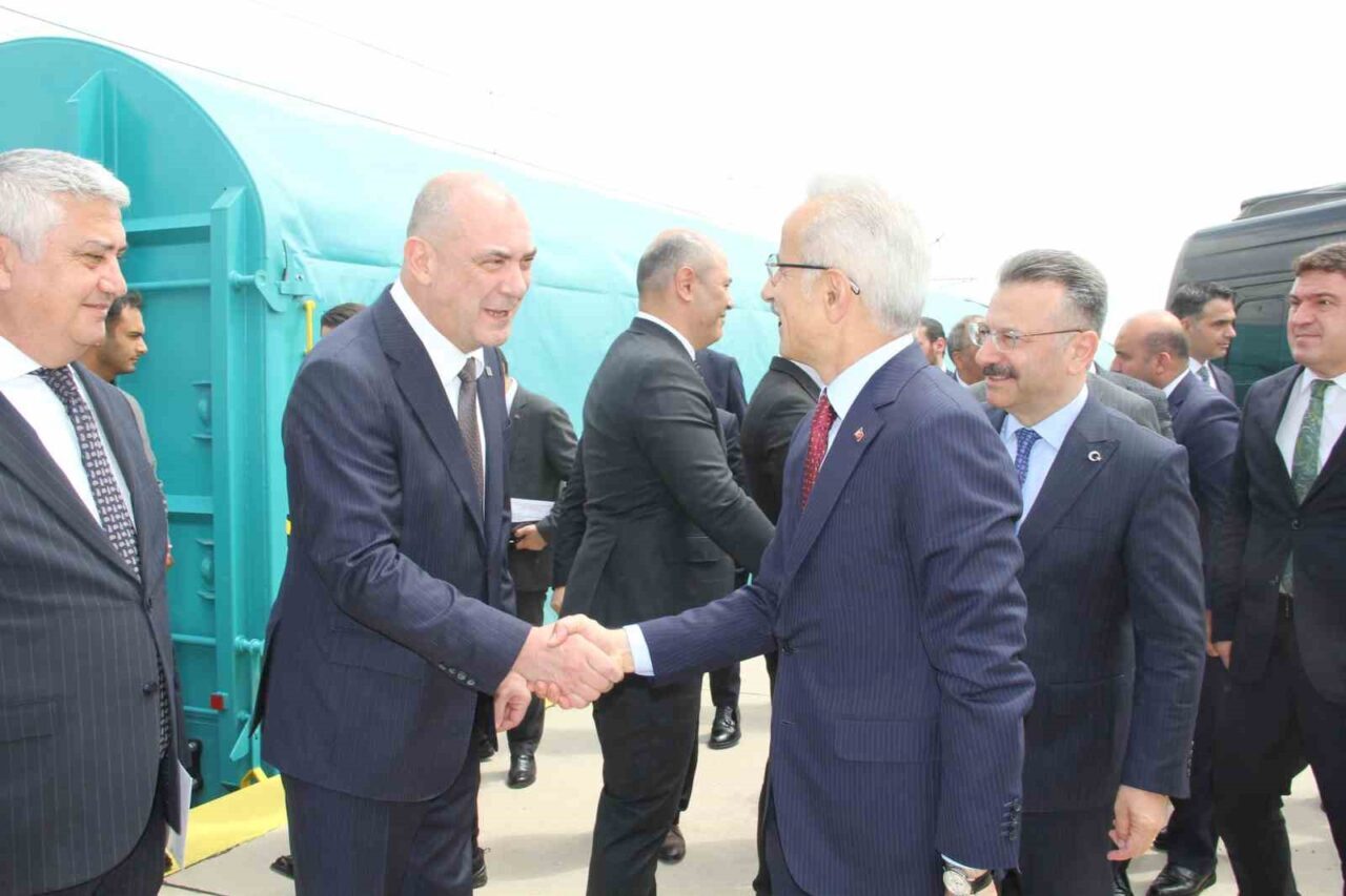 Ulaştırma ve Altyapı Bakanı Abdülkadir Uraloğlu’nun katılımıyla gerçekleştirilen TÜRASAŞ Araç