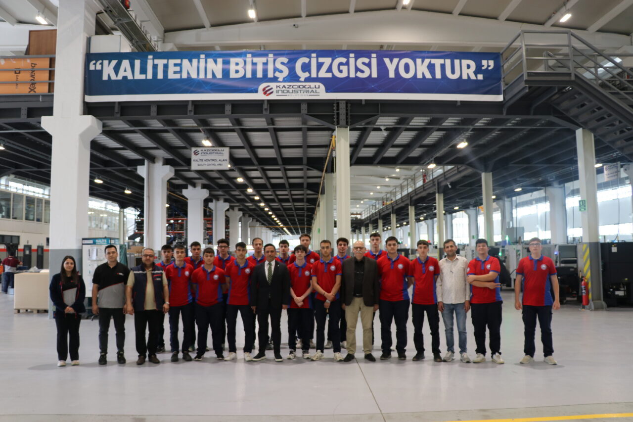 Kütahya’nın Simav ilçesinde otomotiv yedek parçası üreten bir fabrika içerisinde