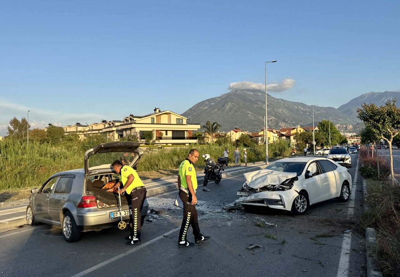 Muğla’nın Fethiye ilçesinde iki otomobilin çarpışması sonucu 1 kişi yaşamını
