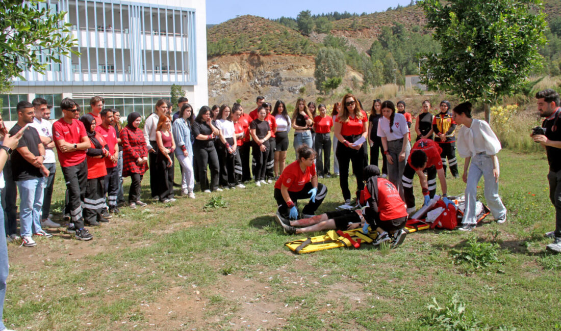 Muğla’nın Fethiye ilçesinde üniversitede yapılan afet ve acil durum uygulama