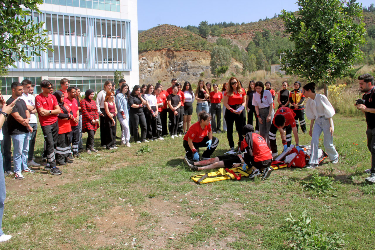 Muğla’nın Fethiye ilçesinde üniversitede yapılan afet ve acil durum uygulama