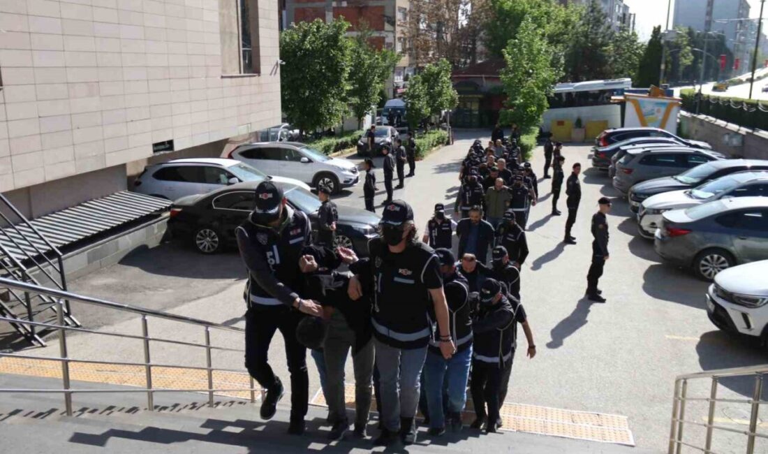 Eskişehir’de polis ekiplerince, FETÖ’yü finanse eden Maydonoz Döner zincirine yapılan
