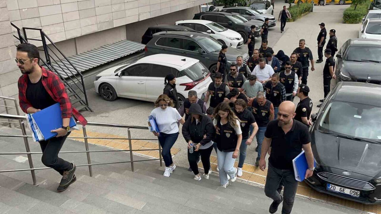 Eskişehir merkezli fuhuş operasyonunda gözaltına alınan ve adliyeye sevk edilen