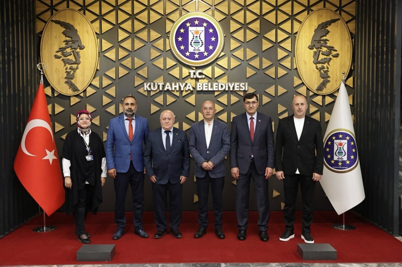 Kütahya Belediye Başkanı Eyüp Kahveci, 2022 yılında kardeş şehir protokolü