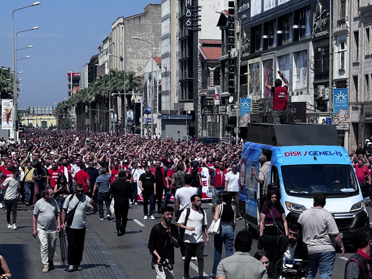 İzmir Büyükşehir Belediyesine bağlı iştiraklerde yaklaşık 23 bin çalışanı ilgilendiren