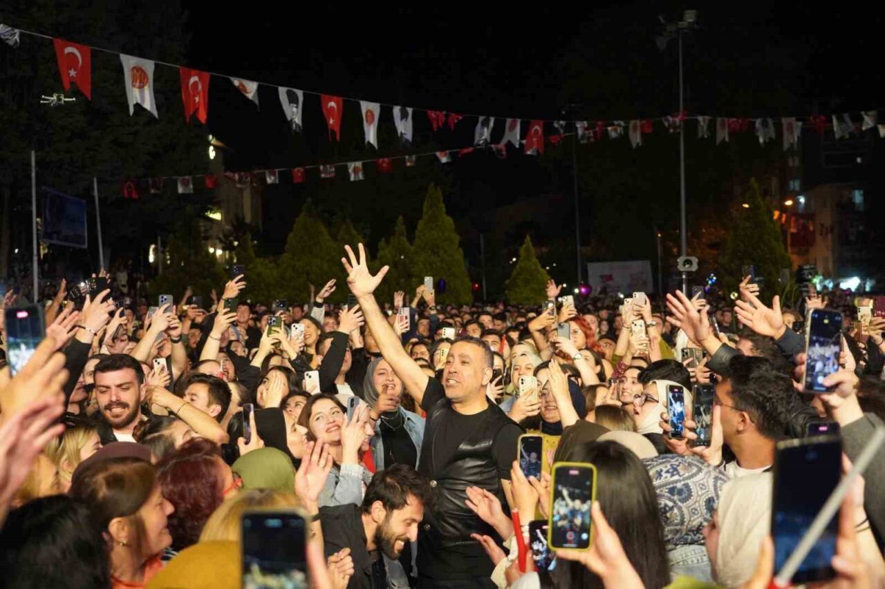 Bilecik Belediye Başkanı Melek Mızrak Subaşı, dün akşam gerçekleşen konserde