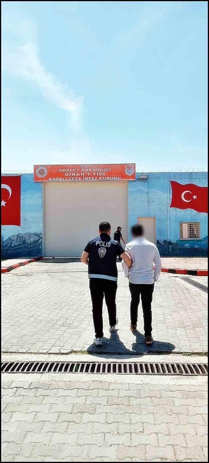 Afyonkarahisar Emniyet Müdürlüğü ekiplerince, aranan şahısların yakalanmasına yönelik sürdürülen çalışmalar