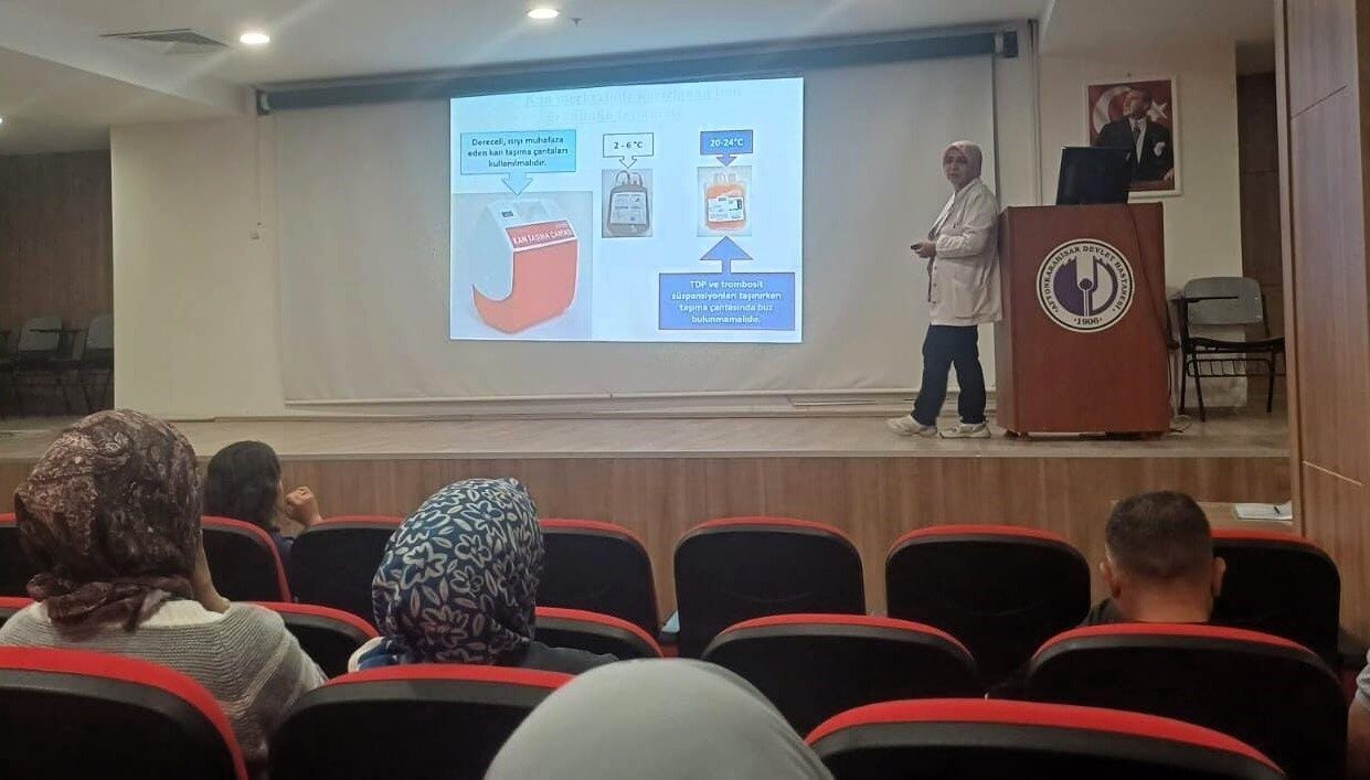 Afyonkarahisar Devlet Hastanesinde temizlik personeline yönelik bilgilendirici bir eğitim programı