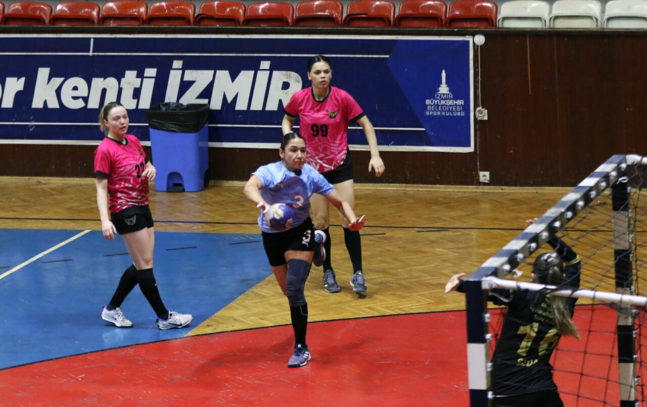 Hentbol Kadınlar Süper Lig play-off 7-8 etabı ikinci maçında İzmir
