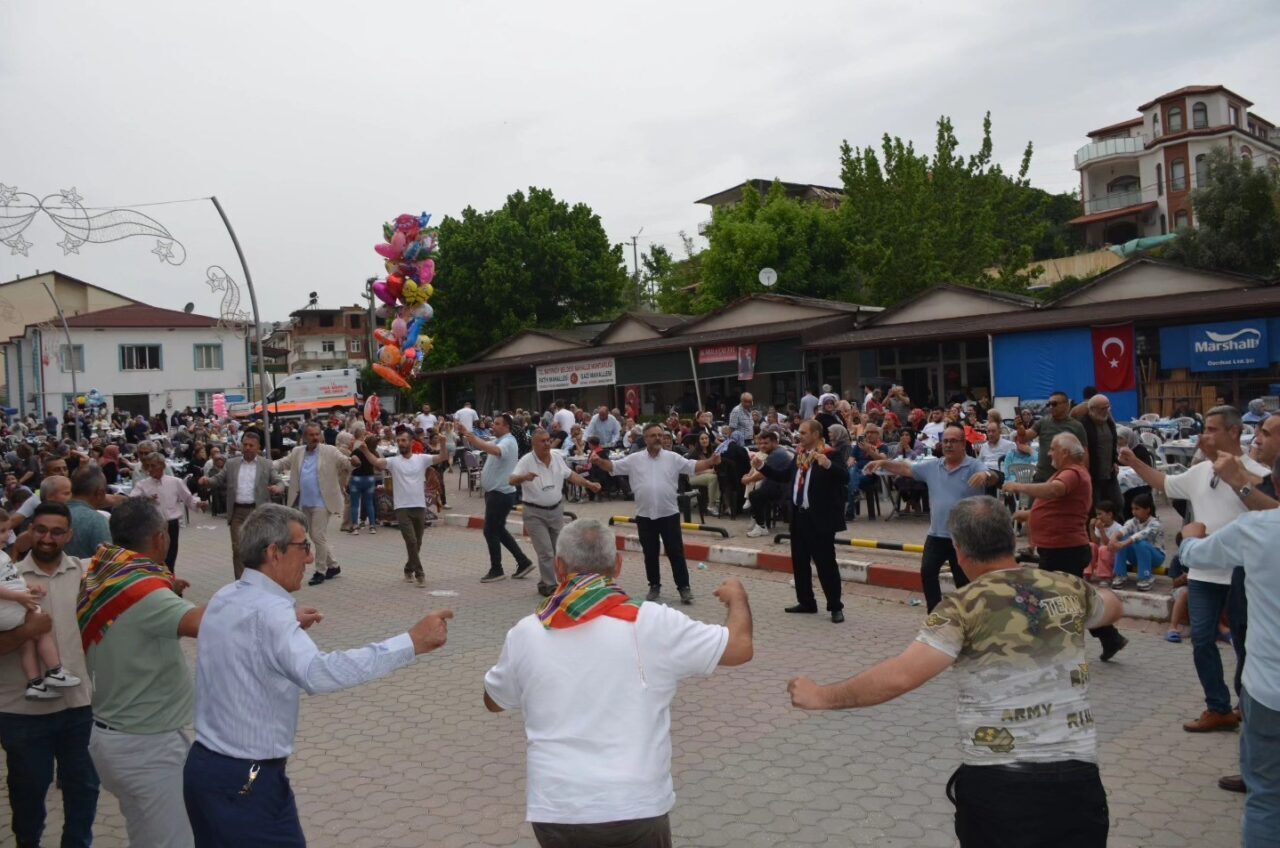 Bayırköy Belediye Başkanlığı’nın organizasyonuyla Bayırköy beldesinde düzenlenen ‘Hıdırellez Şenliği’, büyük