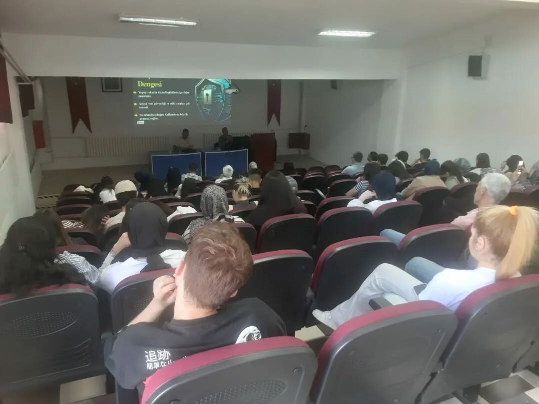 Kütahya Dumlupınar Üniversitesi (DPÜ) Hisarcık Meslek Yüksekokulunda “Yapay Zeka, Reklamcılık