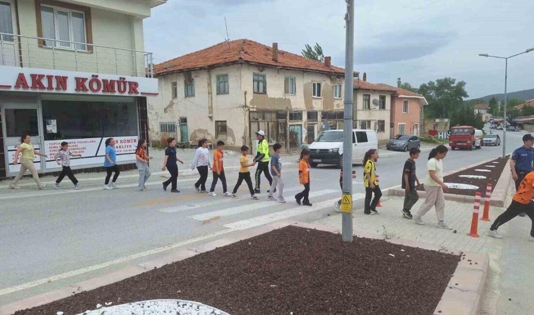 Hisarcık’ta ’Trafik Haftası’ etkinlikleri çerçevesinde İlçe Emniyet Amirliği tarafından öğrencilere