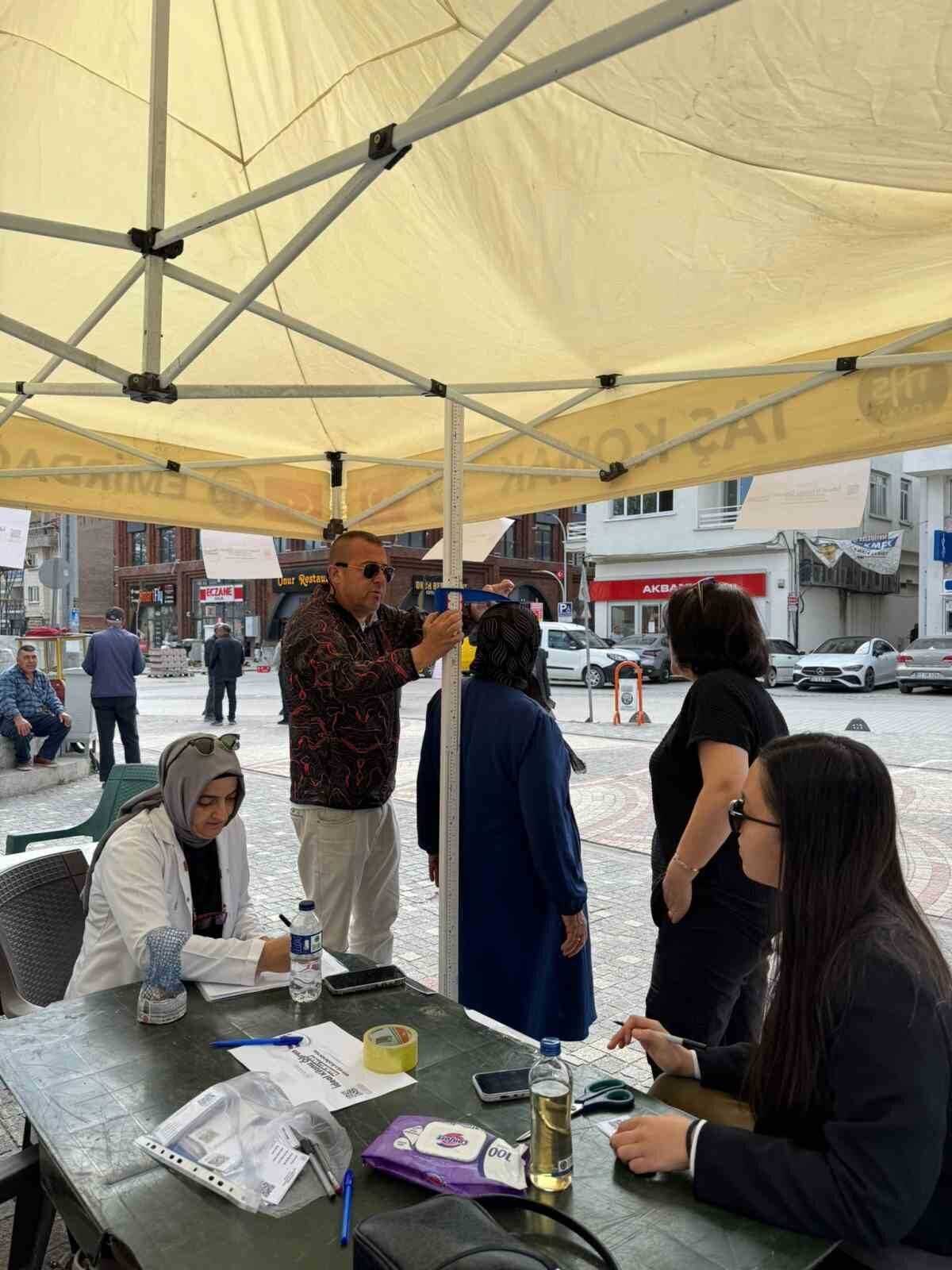 Sağlık Bakanlığı tarafından yurt genelinde uygulanmaya başlanan ‘İdeal Kilonu Öğren,
