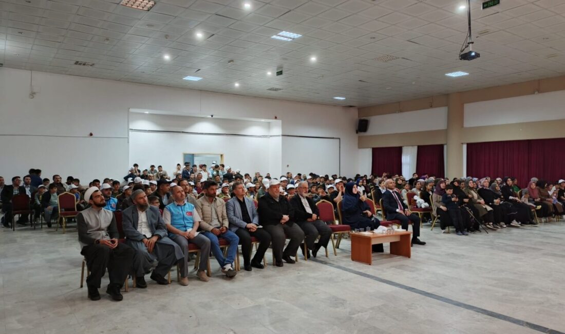 AFYONAKARAHİSAR (AA) – İhsaniye'de İlçe Müftülüğü tarafından "Diyanet Gençlik Buluşması"
