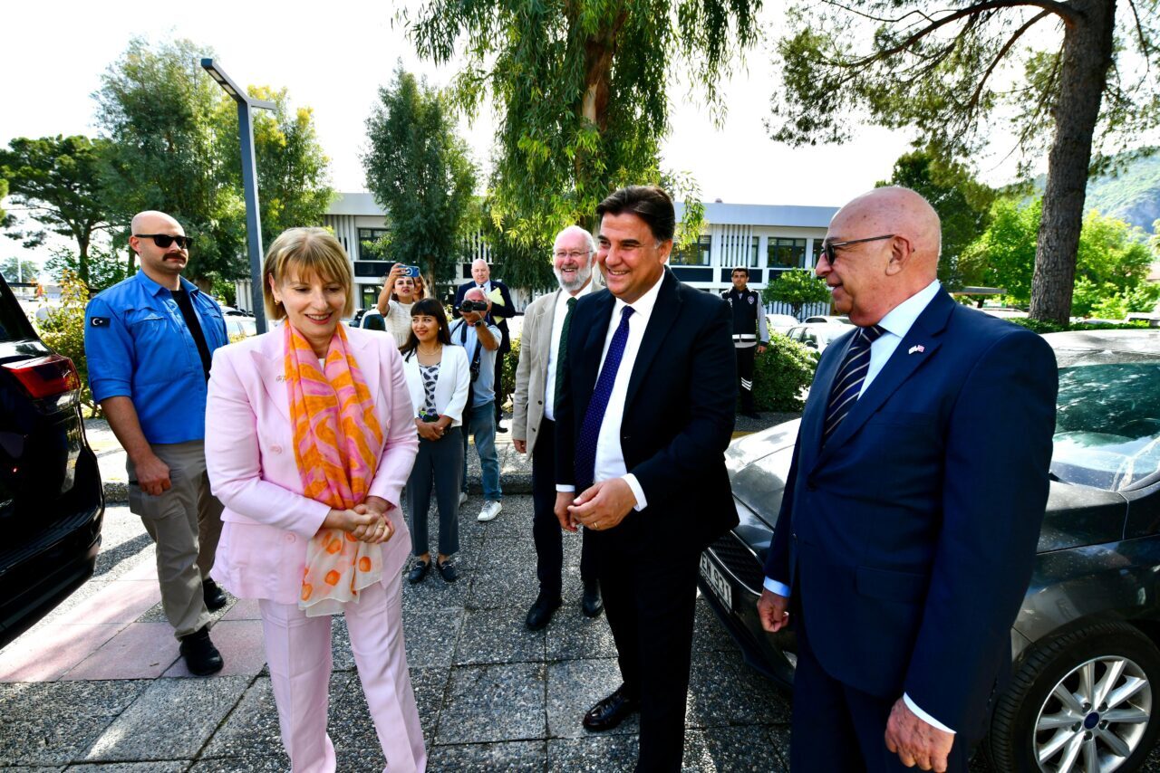 İngiltere’nin Ankara Büyükelçisi Jill Morris, Fethiye Belediye Başkanı Alim Karaca’yı