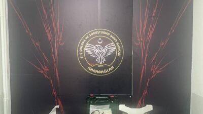 İzmir'in Karabağlar ilçesinde iş yerlerinden hırsızlık yaptıkları iddiasıyla gözaltına alınan