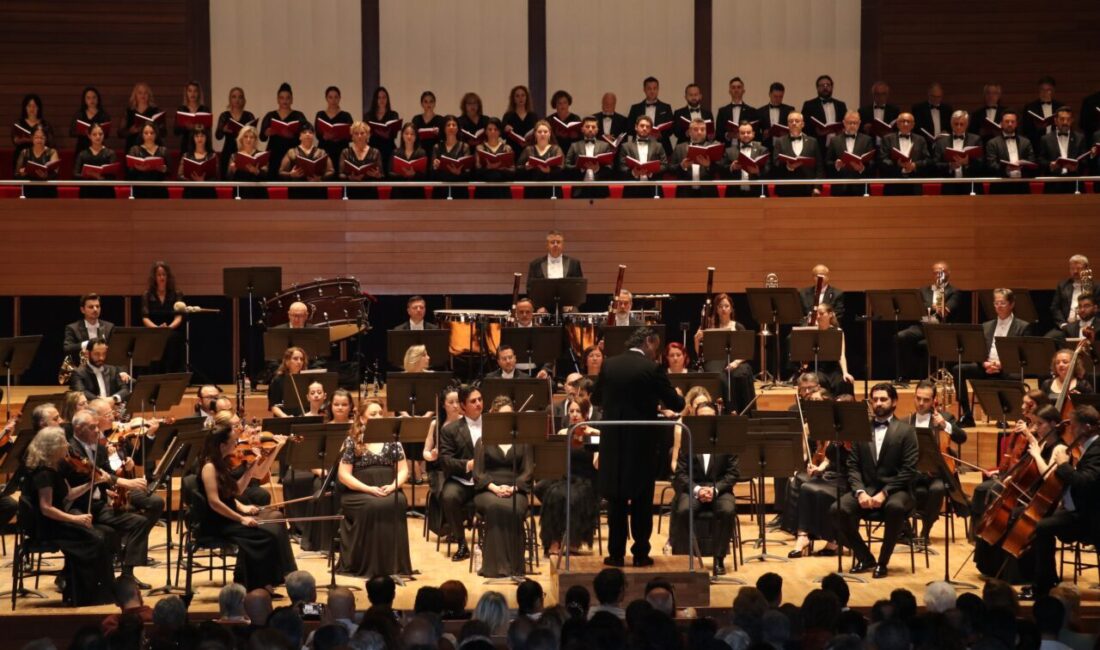 İzmir Devlet Senfoni Orkestrası, 50. konser sezonunu Devlet Çoksesli Korosu