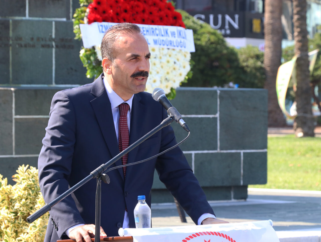 İzmir’de Çevre Haftası dolayısıyla tören düzenlendi, sergiler açıldı. Çevre, Şehircilik
