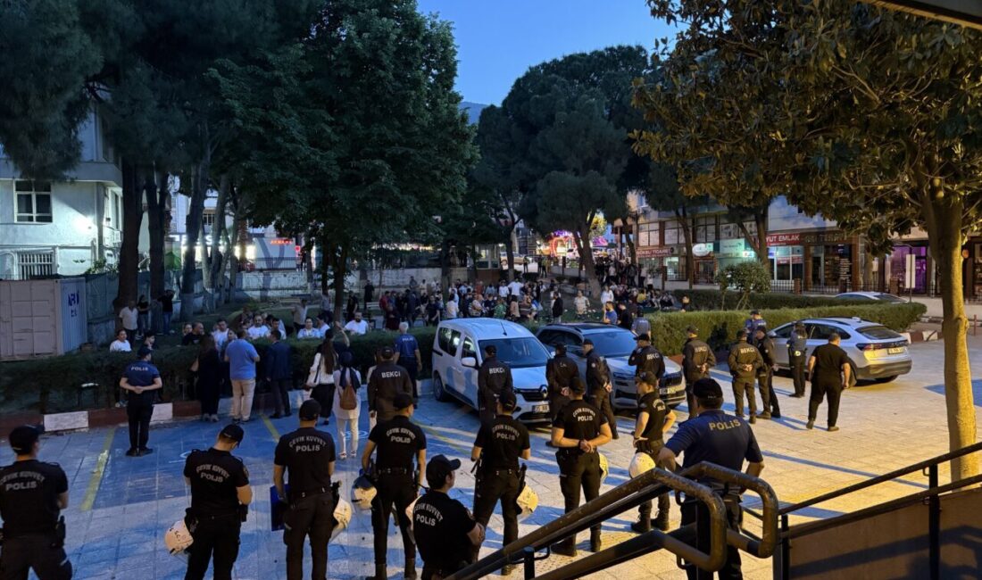 İzmir’de, duvarlara Cumhurbaşkanı Recep Tayyip Erdoğan’a hakaret içerikli yazılar yazılmasına