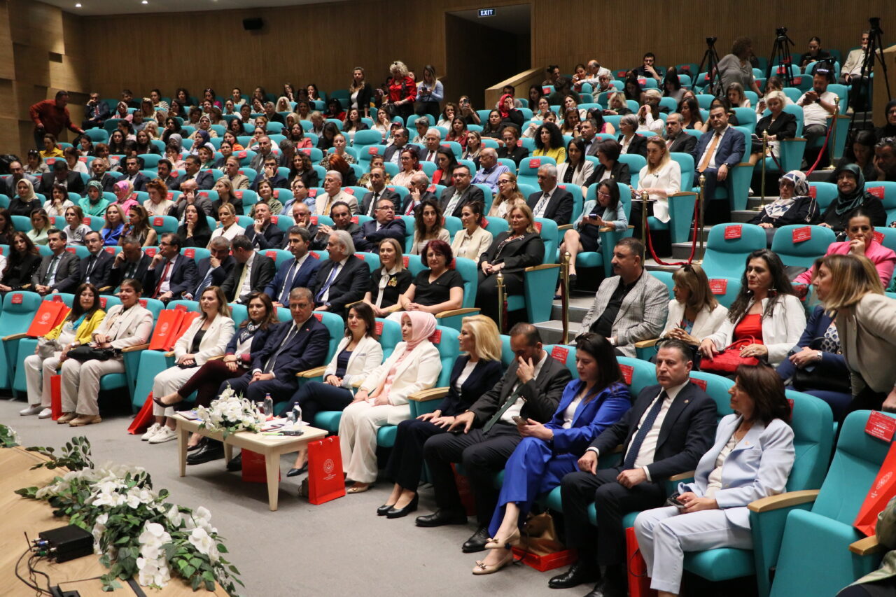 TBMM Kadın Erkek Fırsat Eşitliği Komisyonu Başkanı ve AK Parti
