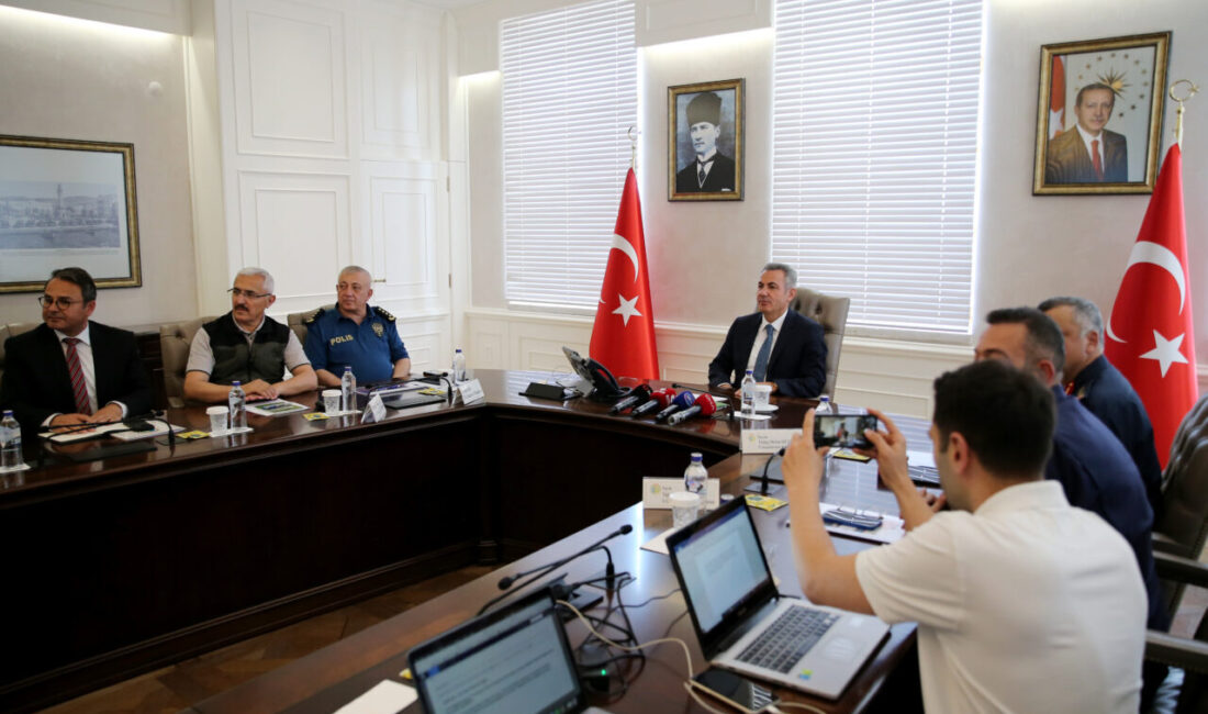 İzmir Valisi Süleyman Elban, orman yangınlarının önlenmesi amacıyla 1 Haziran’dan