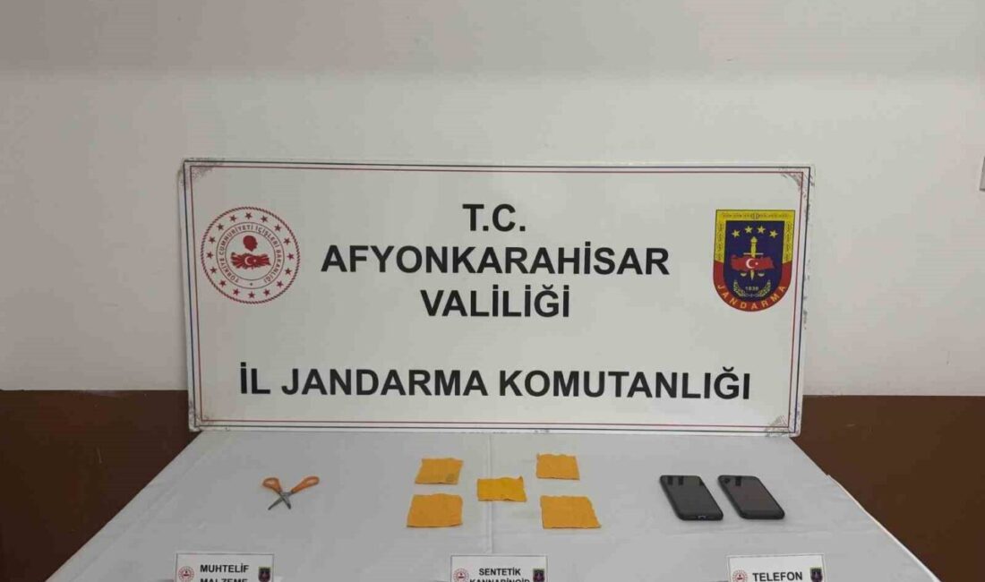 Afyonkarahisar’da jandarma ekipleri takibe aldıkları zehir tacirini bin 780 kullanımlık