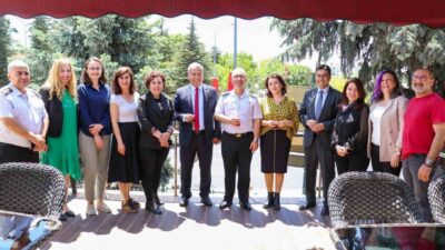 Eskişehir’de jandarma personeline eğitim veren Anadolu Üniversitesi’ne plaket takdim edildi.