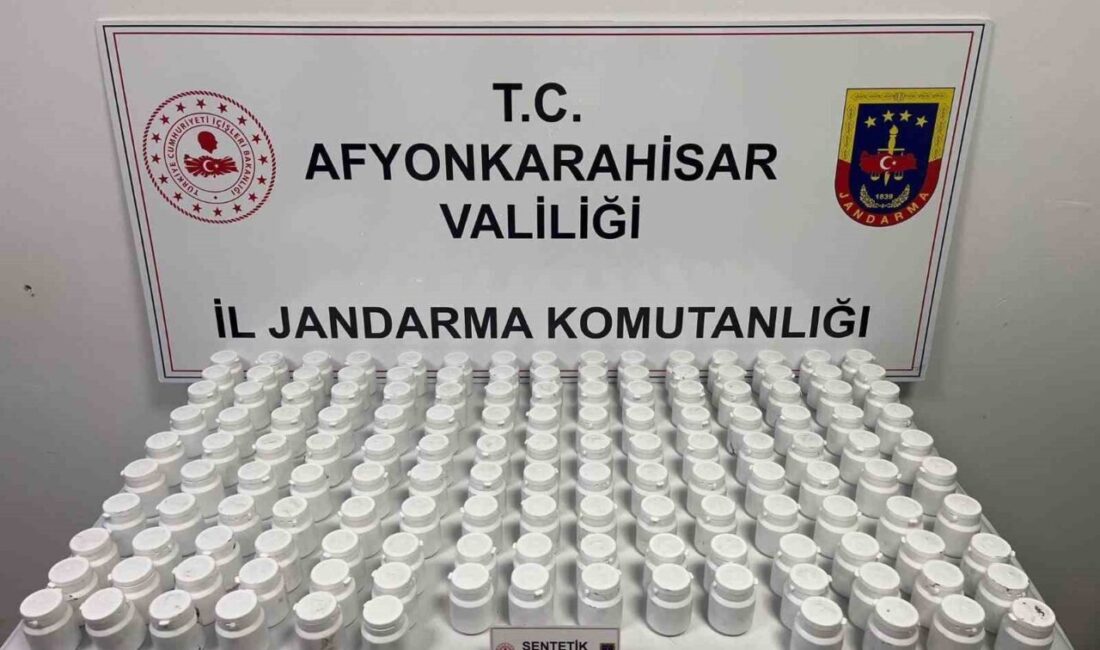 Afyonkarahisar’da jandarma tarafından gerçekleştirilen operasyonda 8 bin 120 adet uyuşturucu