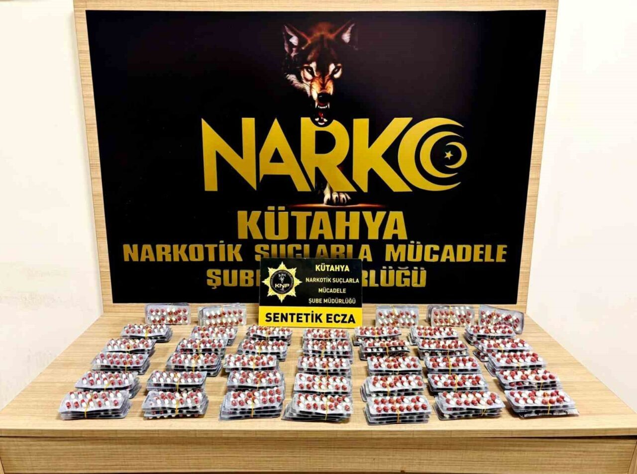 Kütahya’da uyuşturucu madde bulunan kargo paketinin sahibi tutuklandı.
