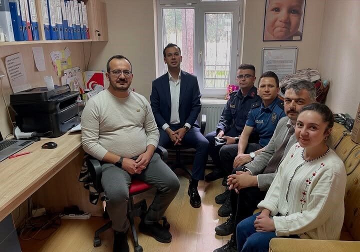 Afyonkarahisar Sinanpaşa Kaymakamı Emrah Aslan, Taşoluk Aile Sağlığı Merkezi’ni ziyaret