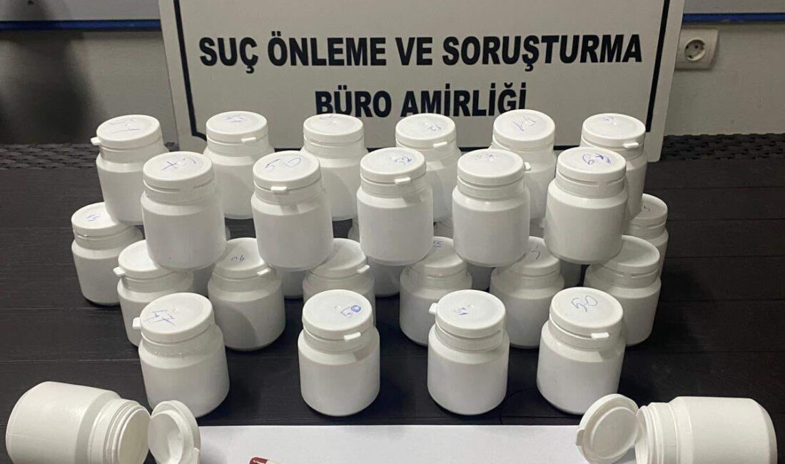 İzmir’in Kemalpaşa ilçesinde düzenlenen uyuşturucu operasyonda 1504 sentetik ecza hap