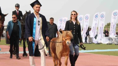 Eskişehir Osmangazi Üniversitesi’nde (ESOGÜ) 4 bin 500 öğrenci mezuniyet sevinci