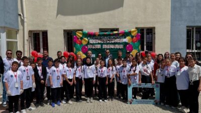 Afyonkarahisar’ın Sinanpaşa ilçesine bağlı Kılıçarslan kasabasında eğitim öğretime devam eden