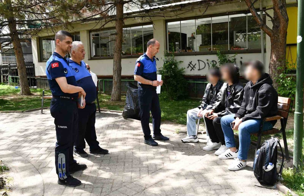 Tepebaşı Belediyesi Zabıta Müdürlüğü ekipleri, "Tertemiz Eskişehir" kampanyası kapsamında şehir